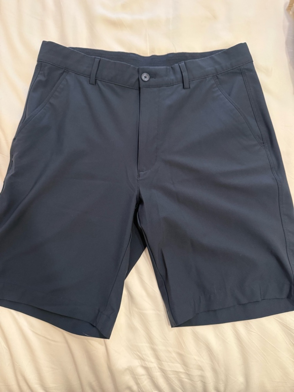 Greg Norman Golf Shorts (9”) Men’s Size 32 Navy Performance Stretch